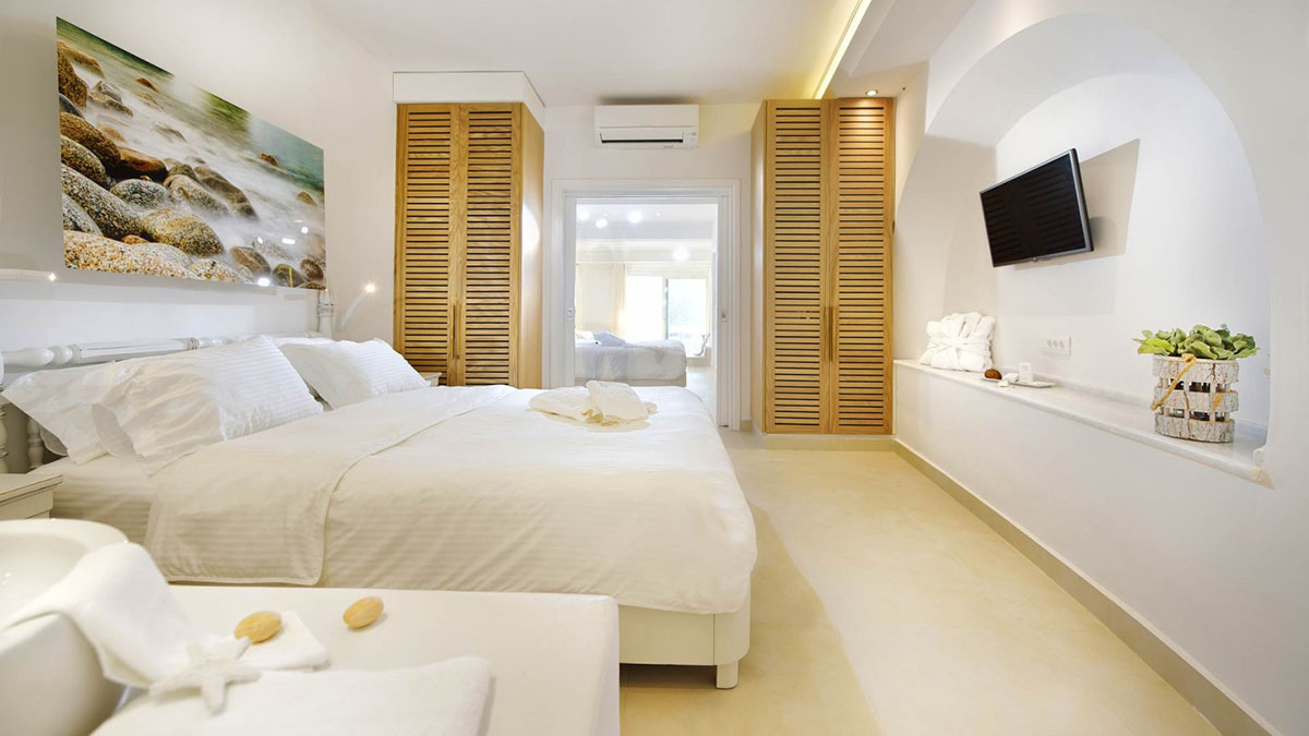 Grand two bedroom Suite  with Indoor Jacuzzi & Outdoor Sharing Pool